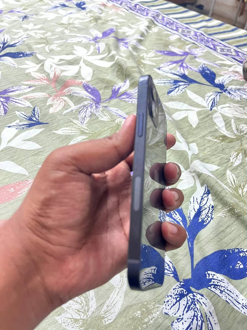 Apple iPhone 12 3