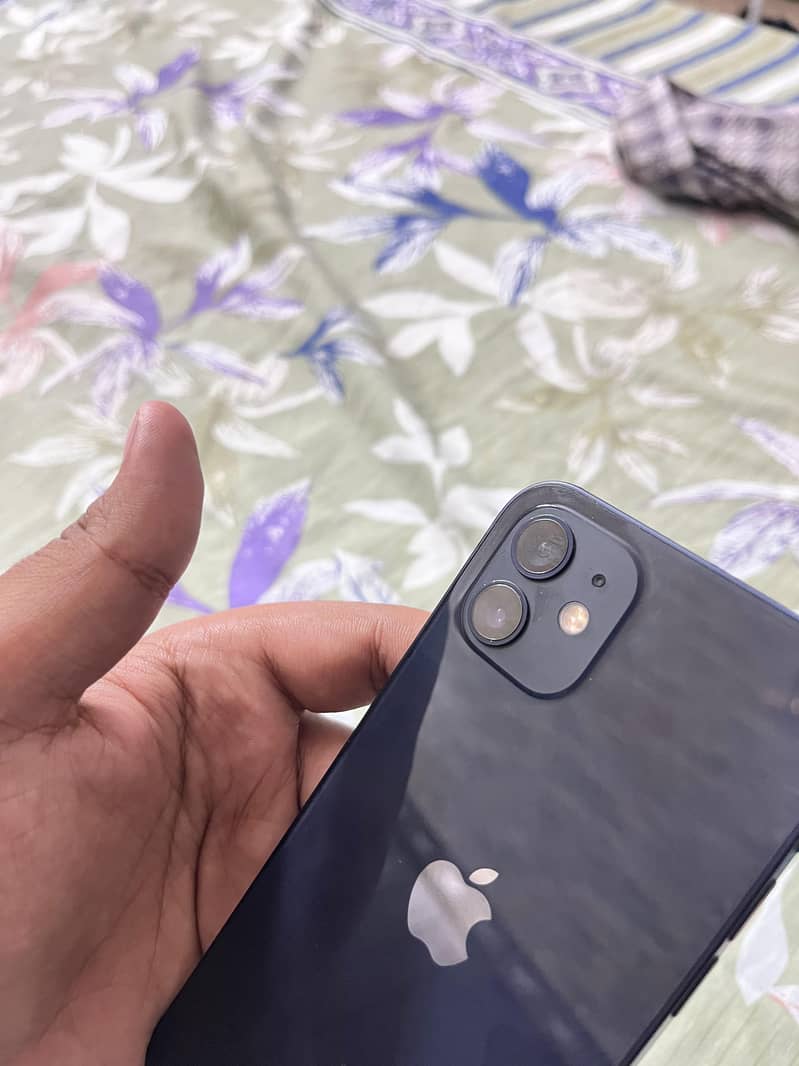 Apple iPhone 12 4