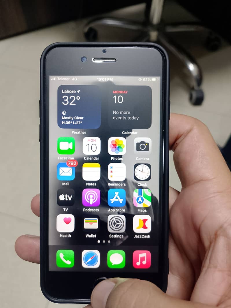 Apple iPhone 7 10