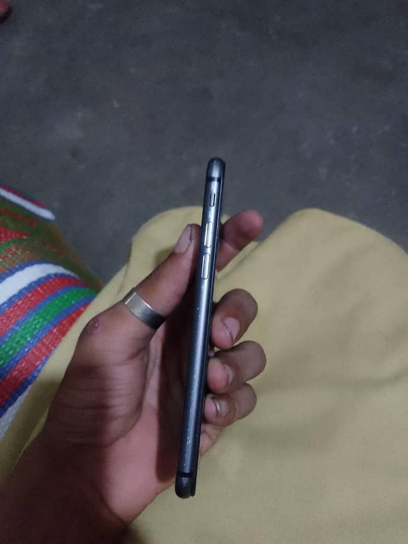 Apple iPhone 8 3