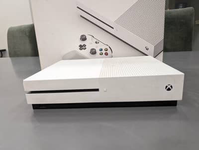 Xbox One S | 1 TB | 9.5/10 Condition