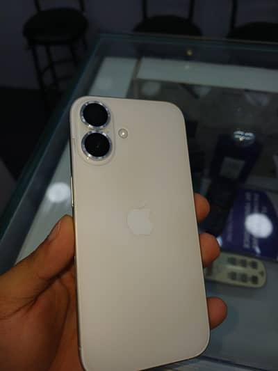 Apple iPhone 16