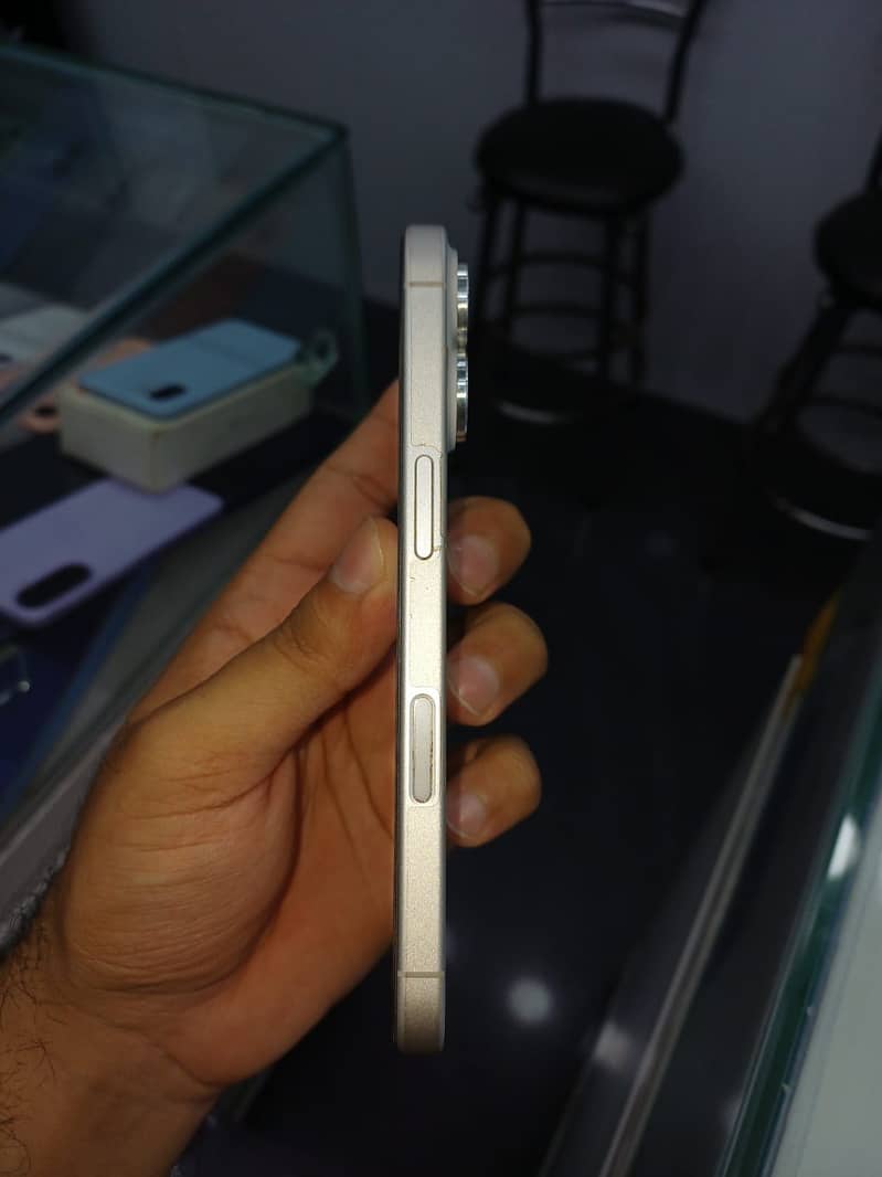 Apple iPhone 16 1