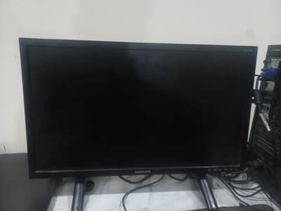1080 60hz moniter hai acha hai good condition me hai