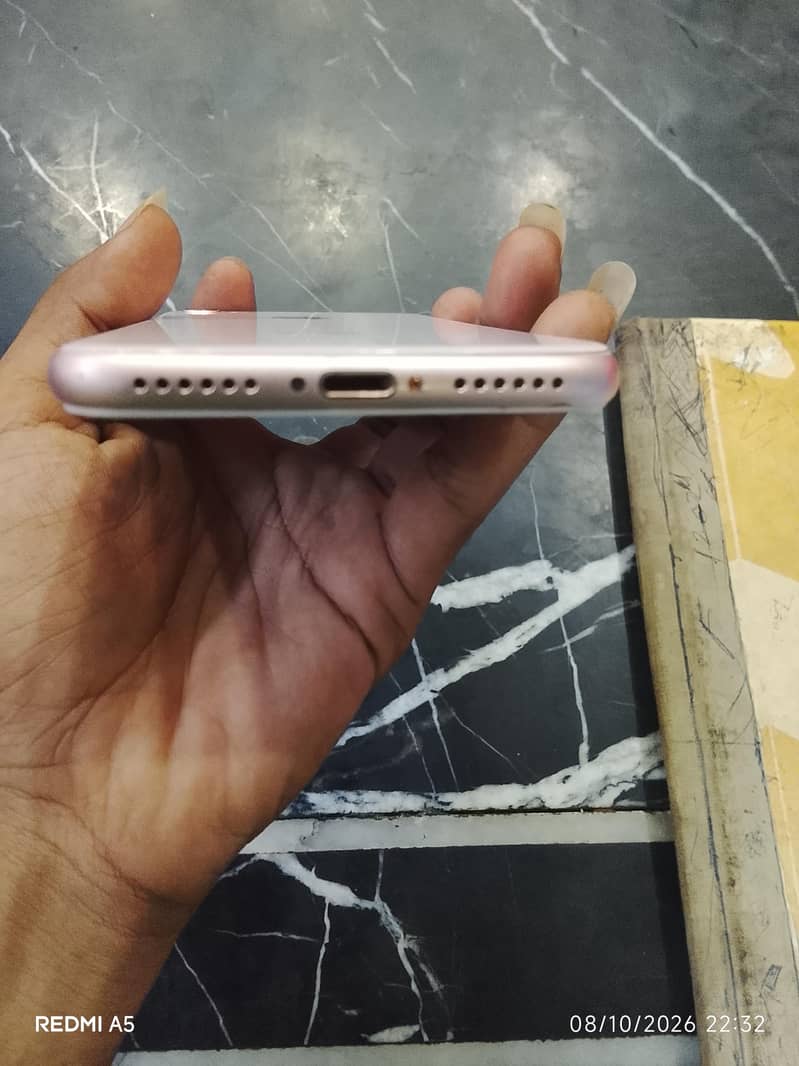Apple iPhone 8 3