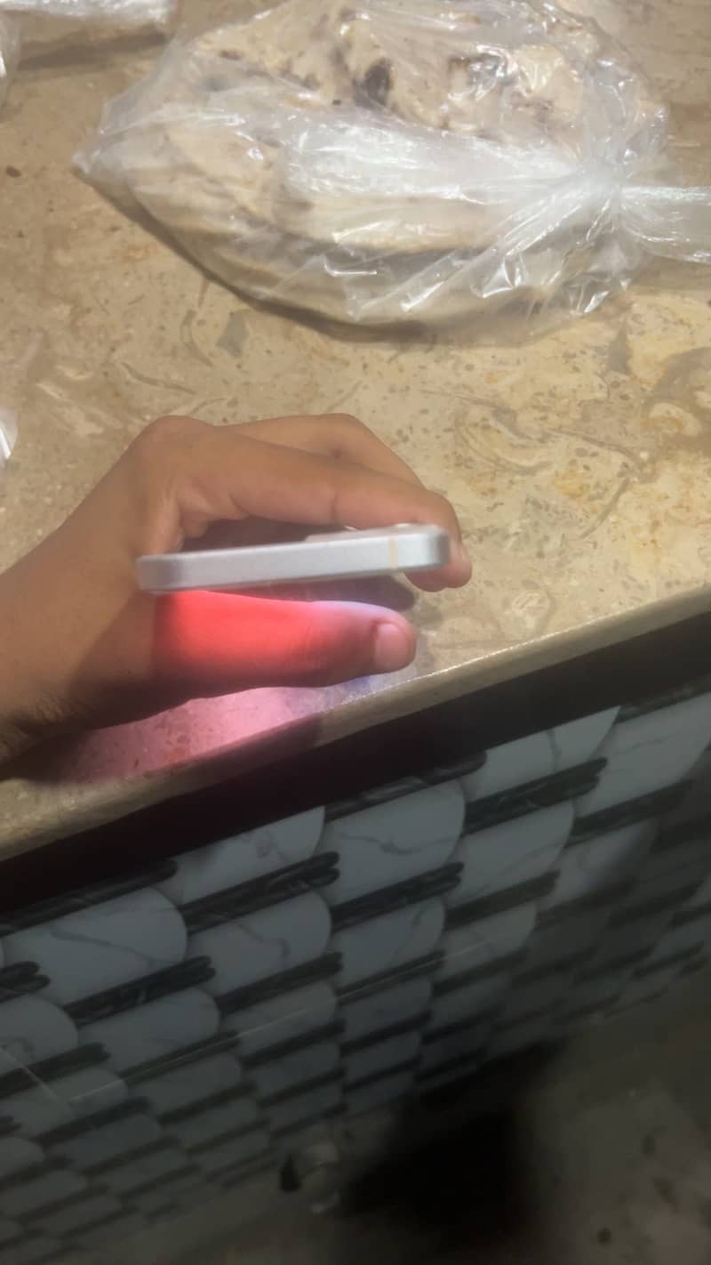 Apple iPhone 13 2