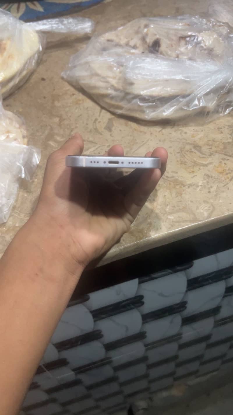 Apple iPhone 13 5