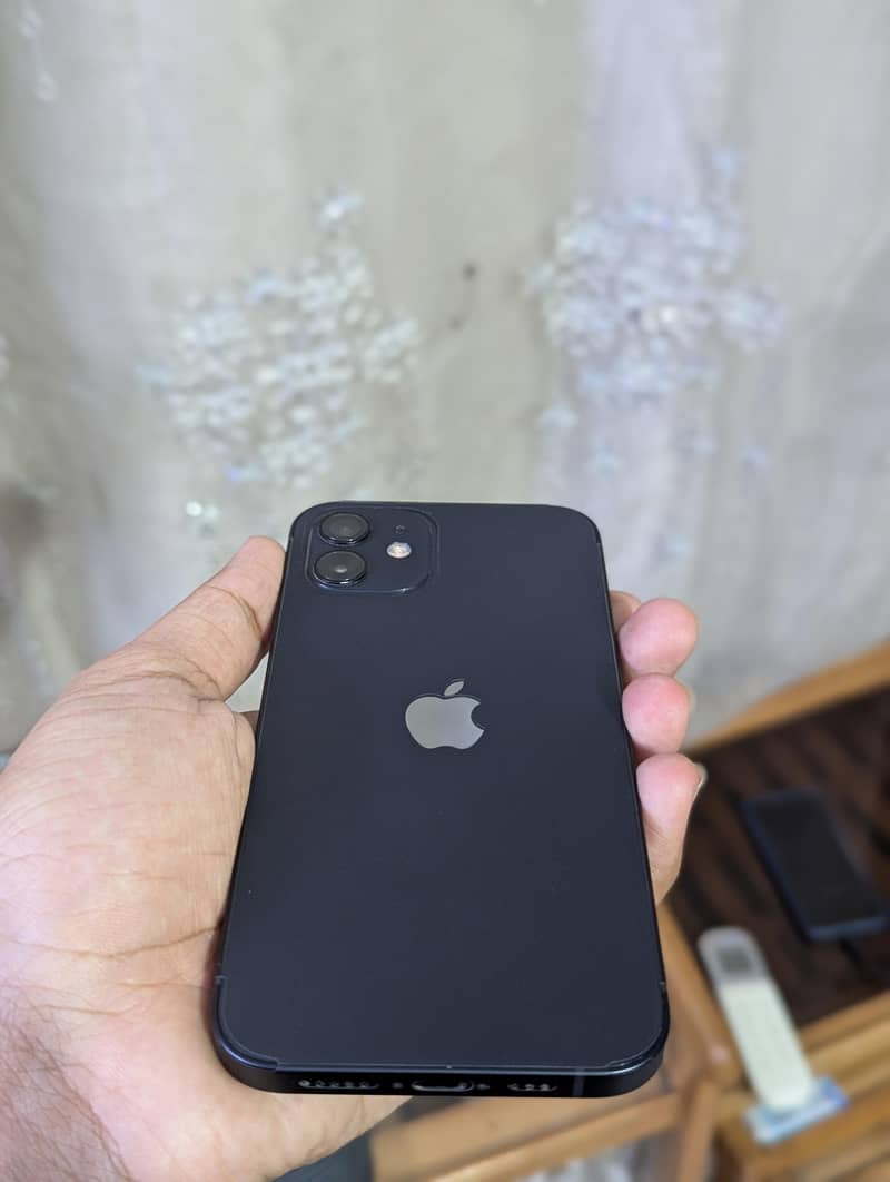 Apple iPhone 12 4