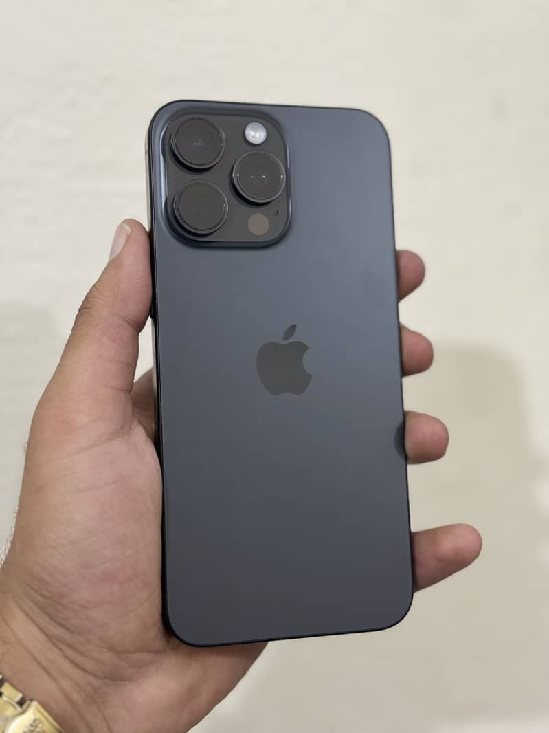 Apple iPhone 15 Pro Max 1
