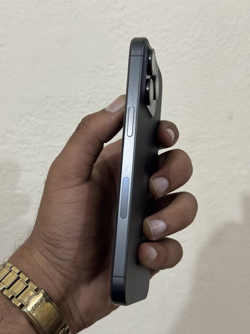 Apple iPhone 15 Pro Max 2