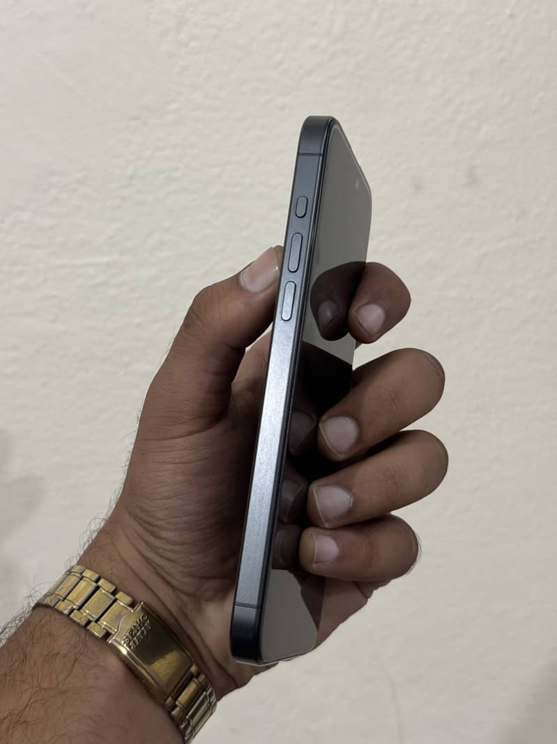 Apple iPhone 15 Pro Max 3