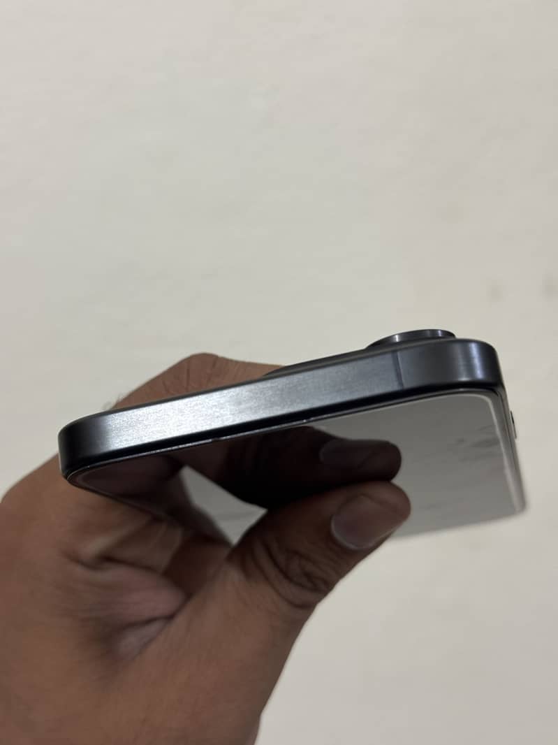 Apple iPhone 15 Pro Max 4