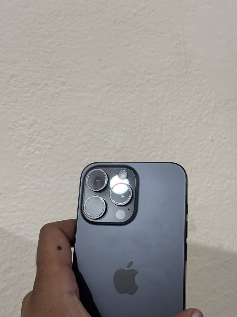 Apple iPhone 15 Pro Max 6
