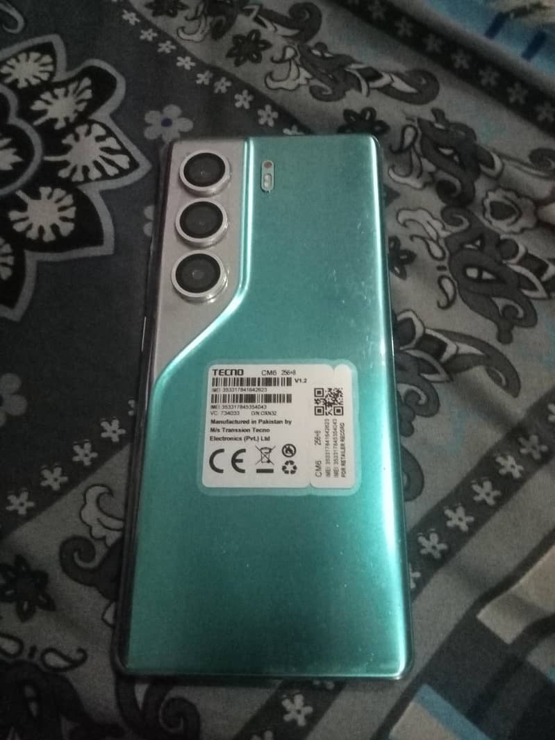 Tecno CAMON 40 Pro 4