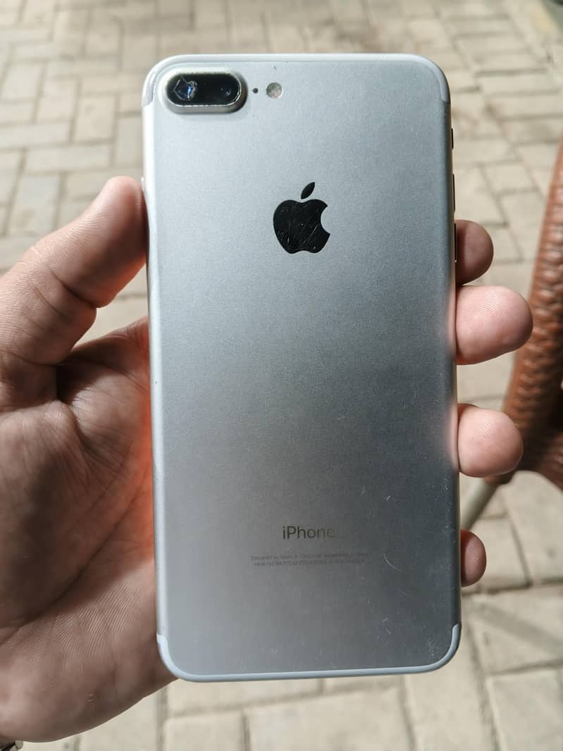 Apple iPhone 7 Plus 1
