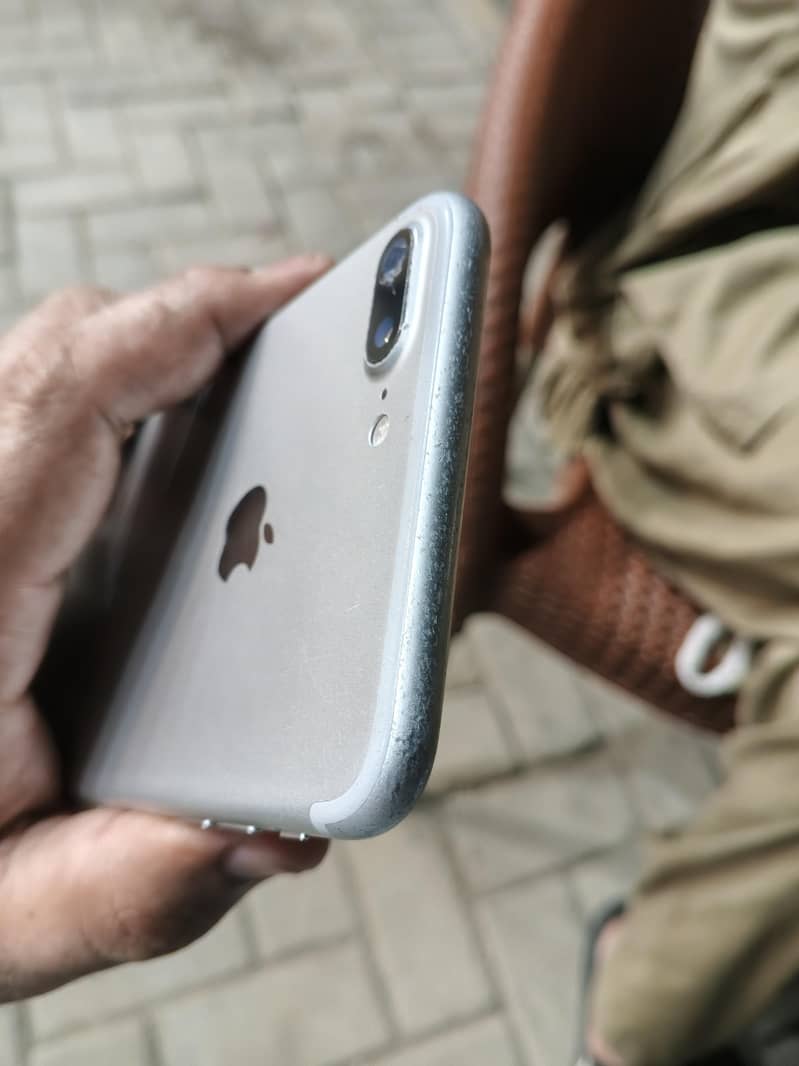 Apple iPhone 7 Plus 3