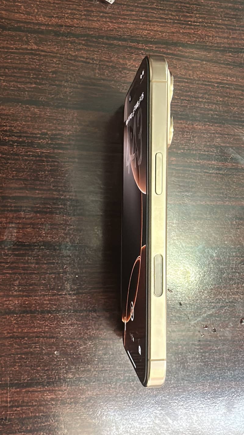 Apple iPhone 16 Pro 3