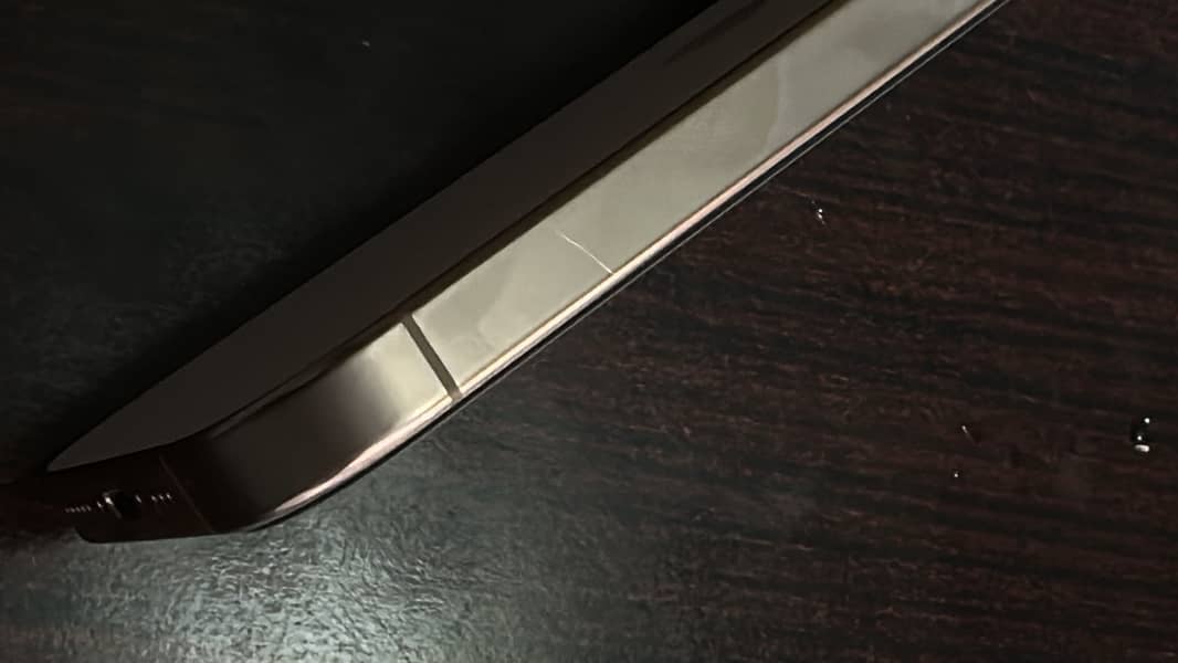 Apple iPhone 16 Pro 4