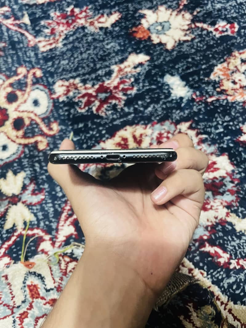 Apple iPhone 7 Plus 0