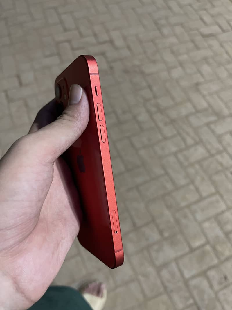 Apple iPhone 12 4