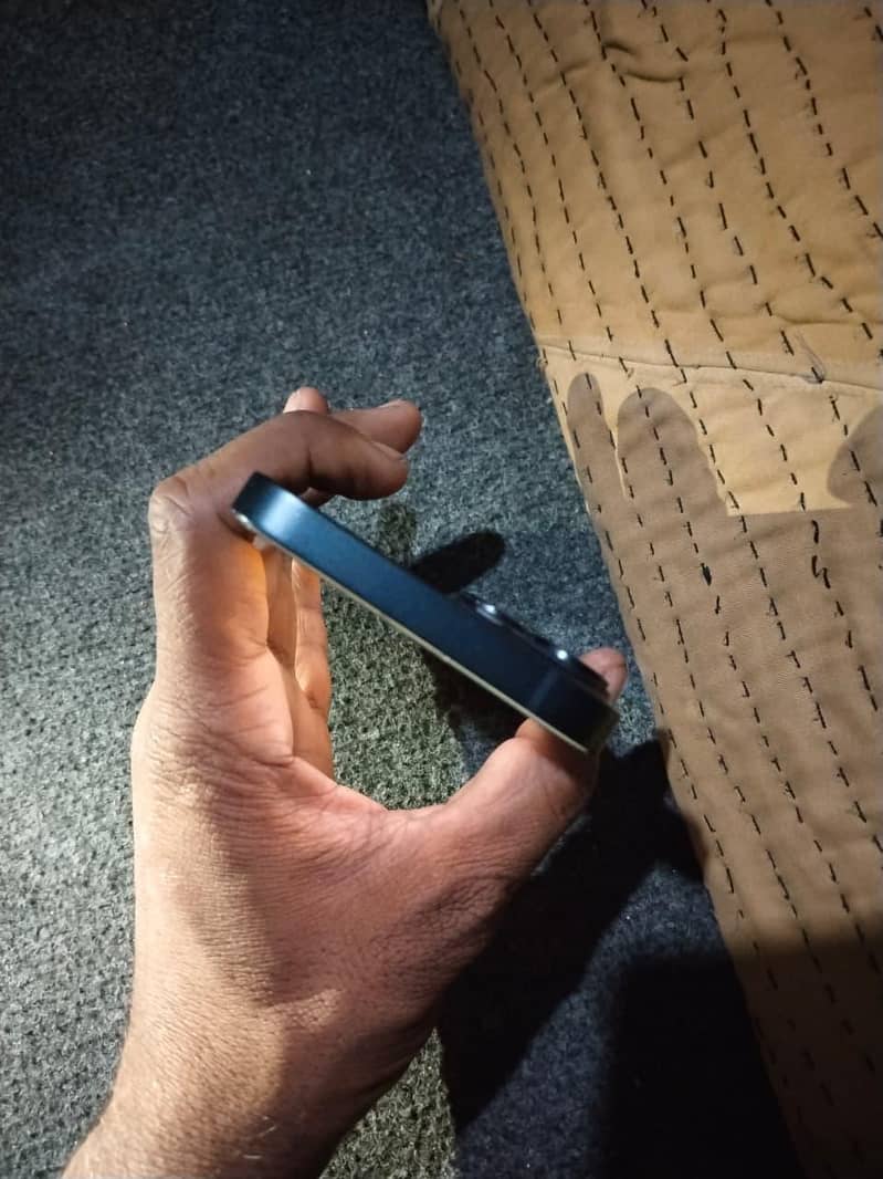 Apple iPhone 14 3