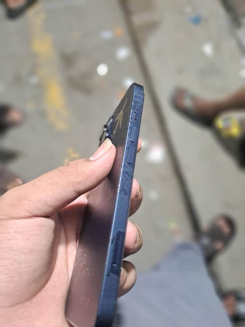 Apple iPhone 13 1