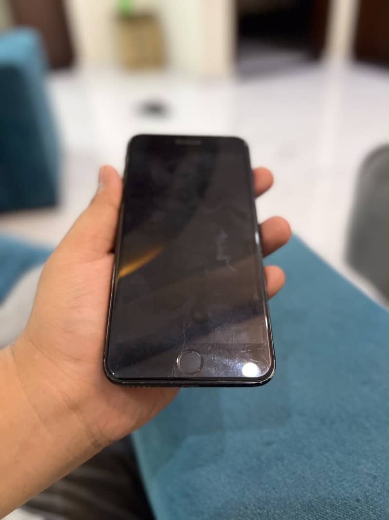 Apple iPhone 7 Plus 3