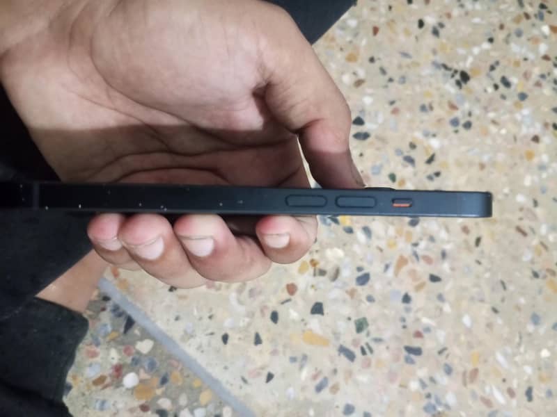 Apple iPhone 14 3