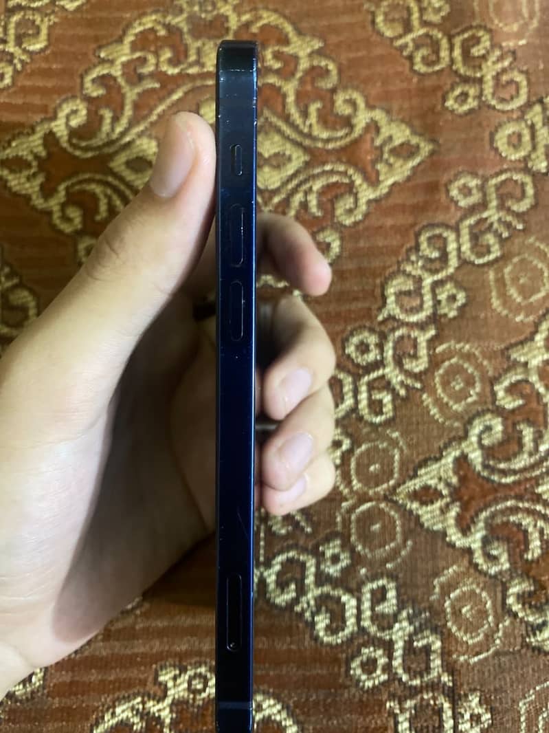 Apple iPhone 12 3