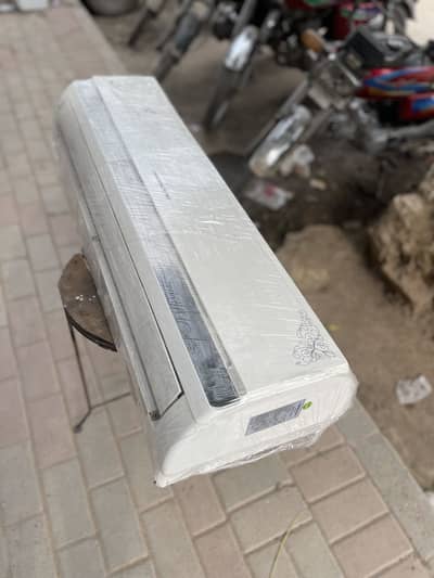Changhong Ruba  AC for Sale — excellent condition and fully working. 