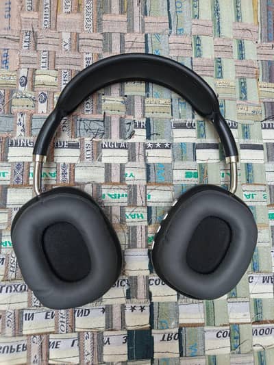 P9 Wireless Bluetooth Headphones | Like New | With Charging Cable