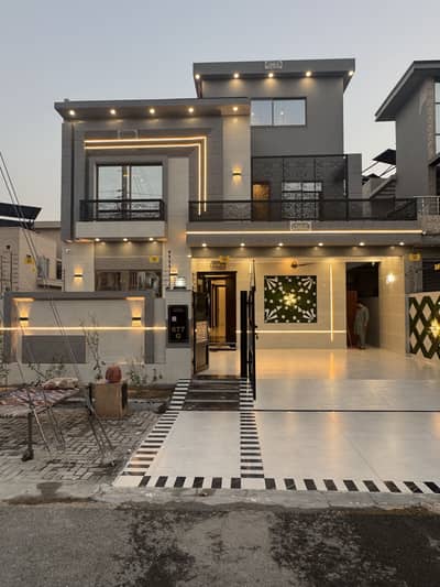 10 Marla Beautiful House For Sale In Central Park Housing Society Lahore