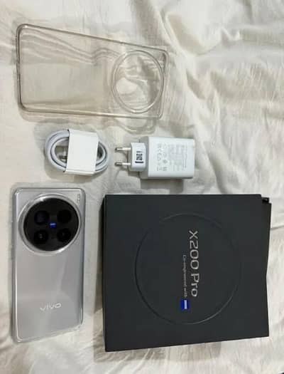 Vivo x200 Pro mobile 16/512/gb official PTA warranty mein phone pada