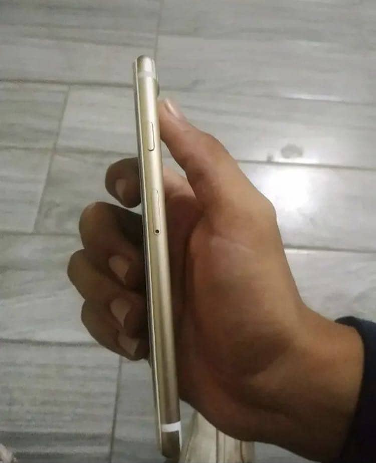 Apple iPhone 7 1
