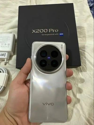Vivo x200 Pro mobile 16/512/gb official PTA warranty mein phone pada