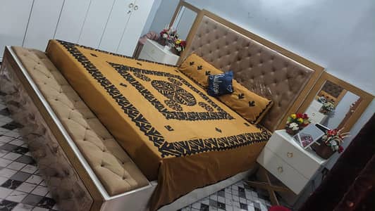 Beautiful King Size Bedroom Set – Only 4 Months Used 