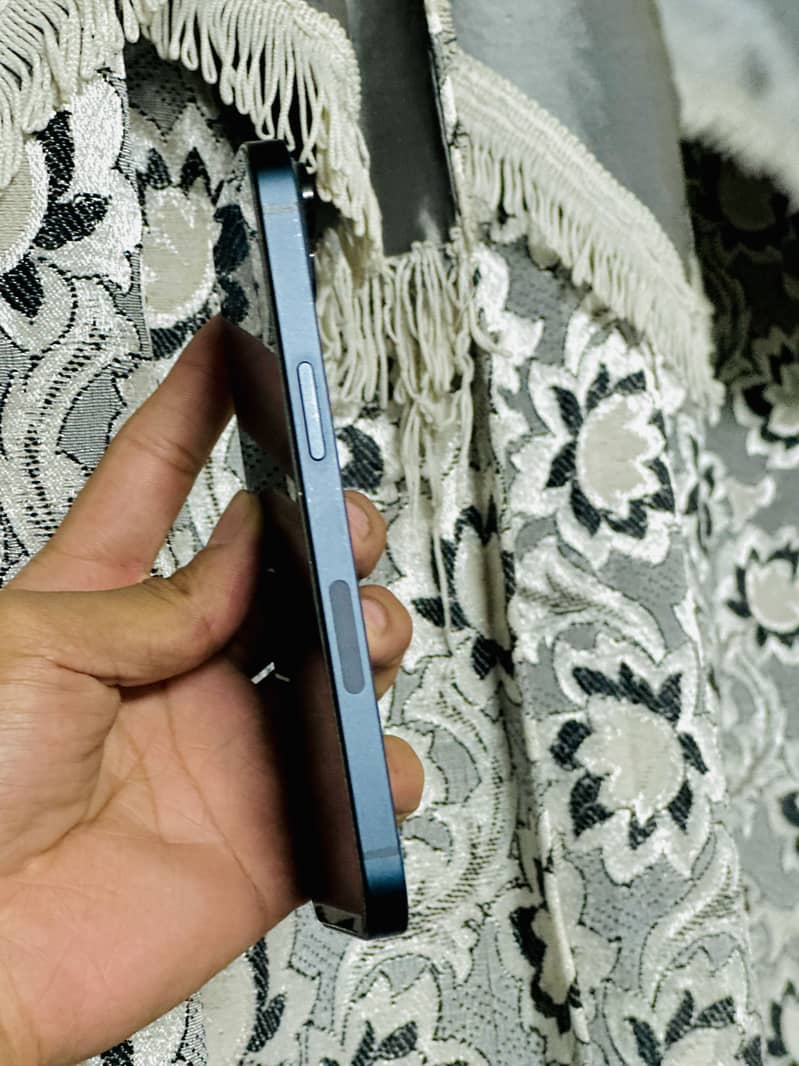 Apple iPhone 13 1