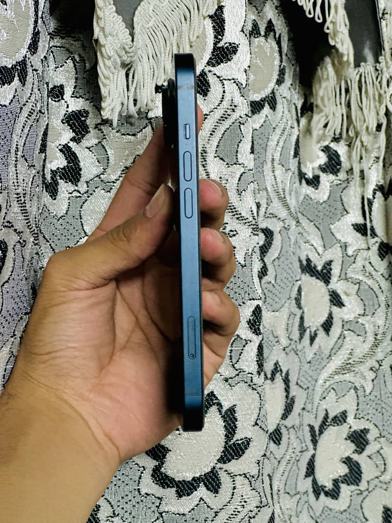 Apple iPhone 13 3