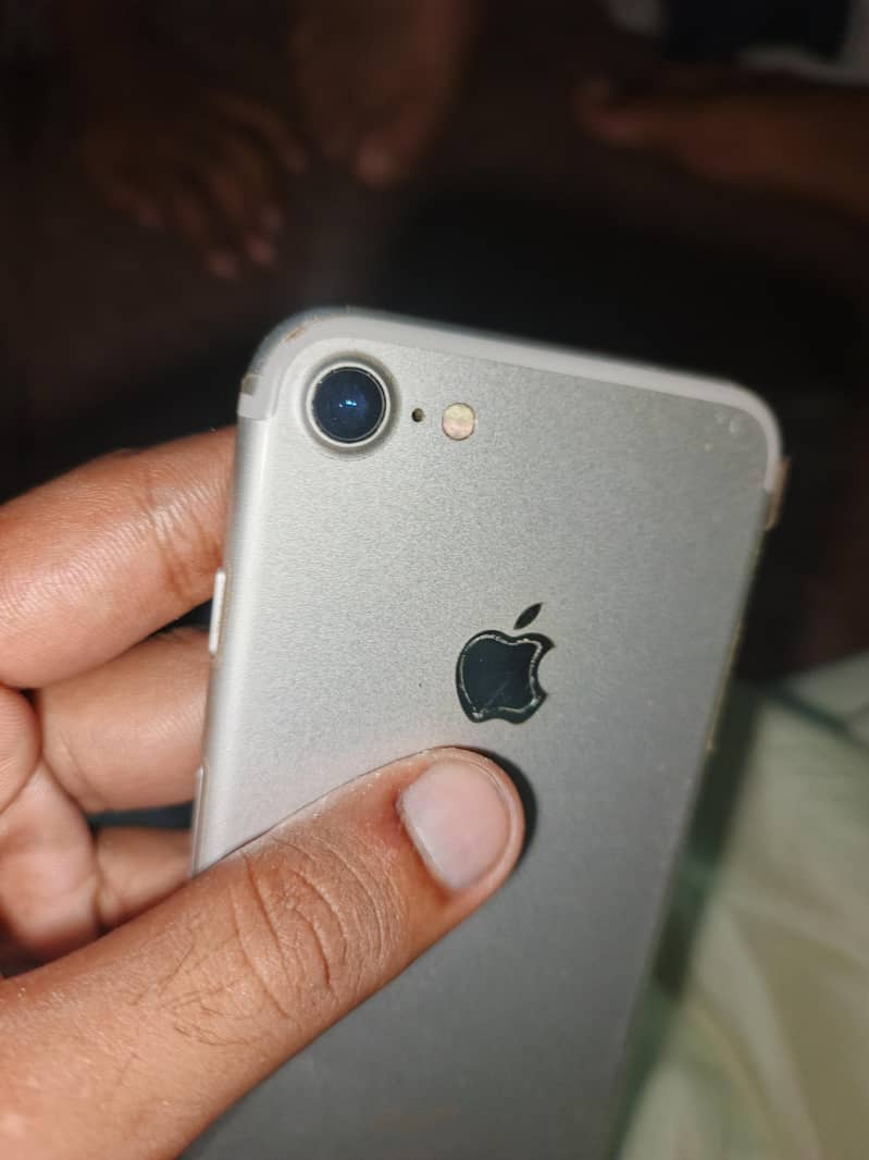 Apple iPhone 7 1