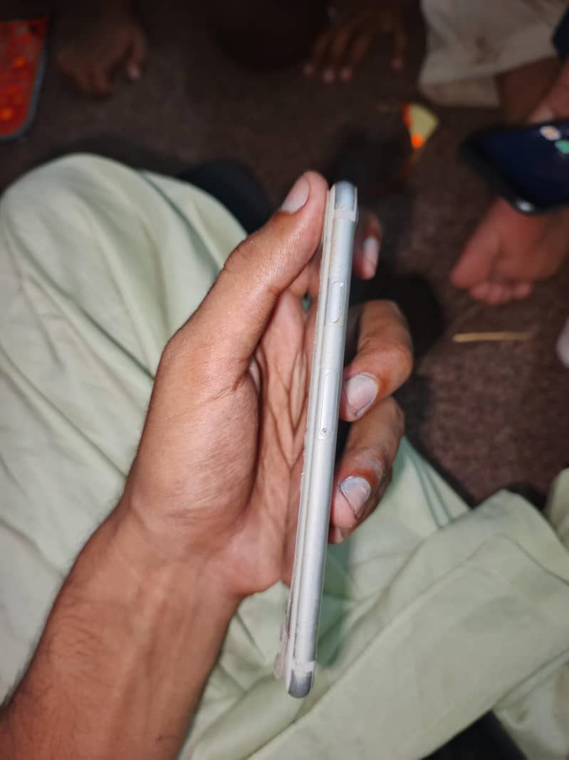 Apple iPhone 7 2