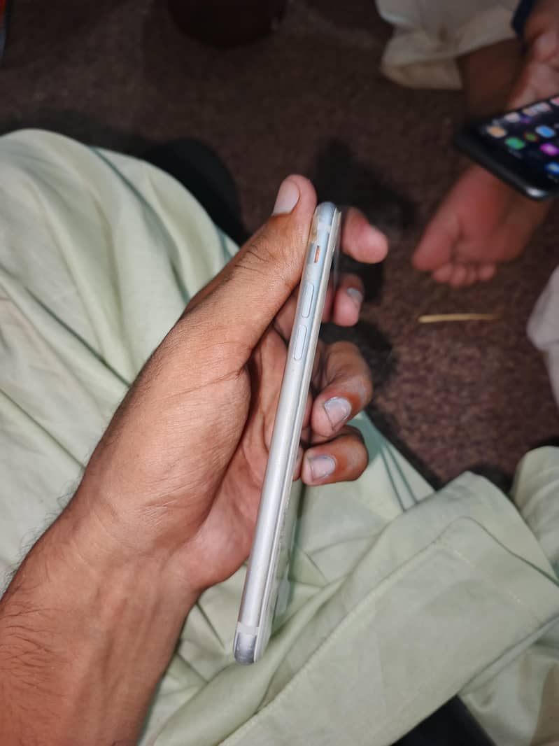 Apple iPhone 7 3