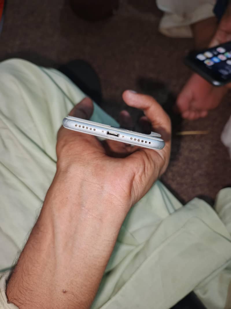 Apple iPhone 7 4