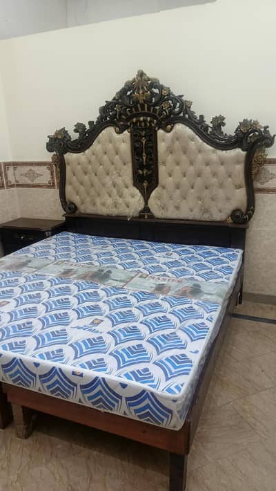KING size wooden bed Like New