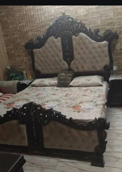 KING size wooden bed Like New