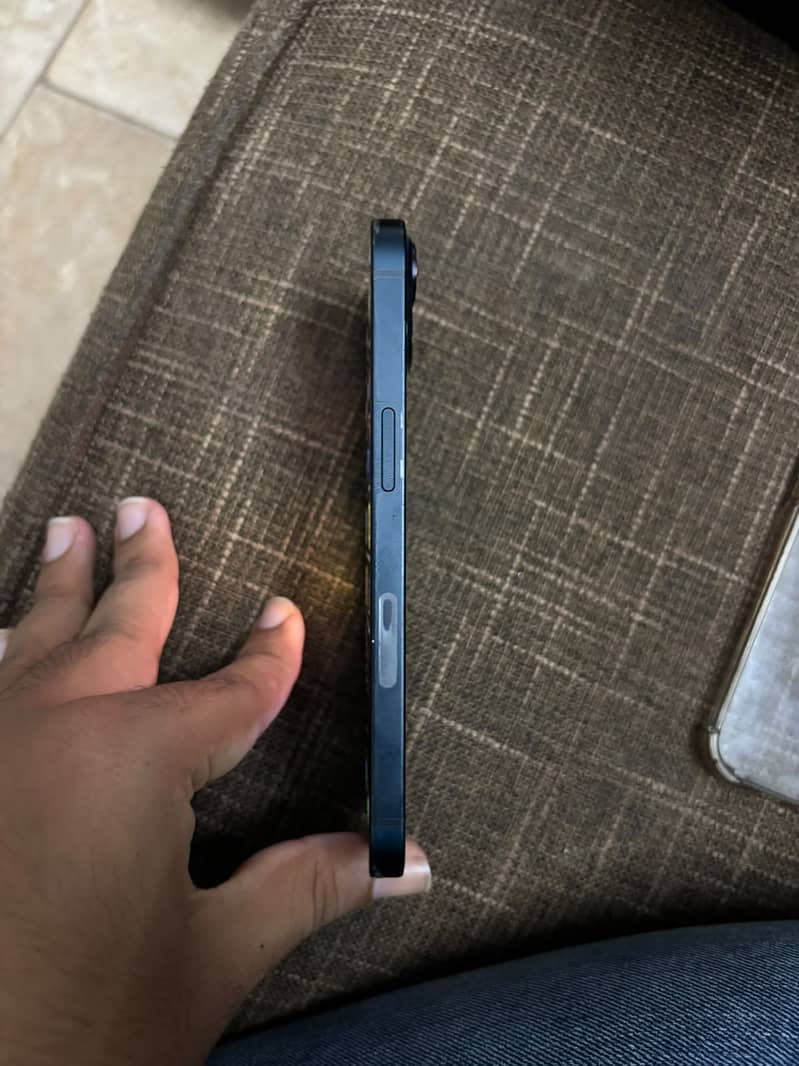 Apple iPhone 13 4