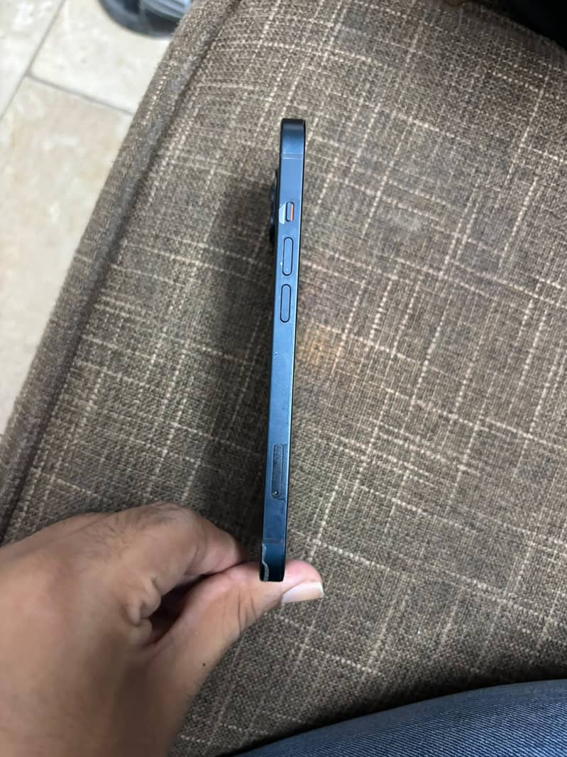 Apple iPhone 13 8
