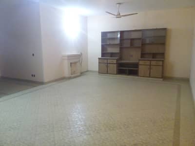 20 Marla 3bed +Drawing room portion near Emporium mall for rent available.