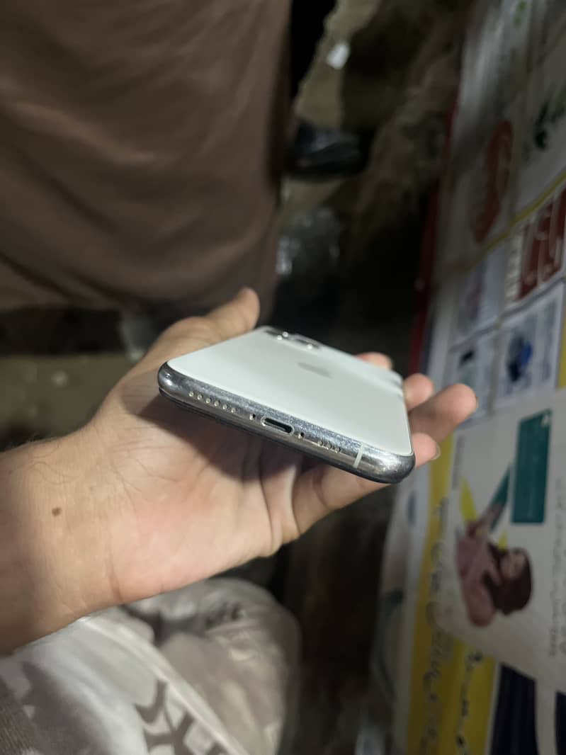 Apple iPhone 11 Pro 1