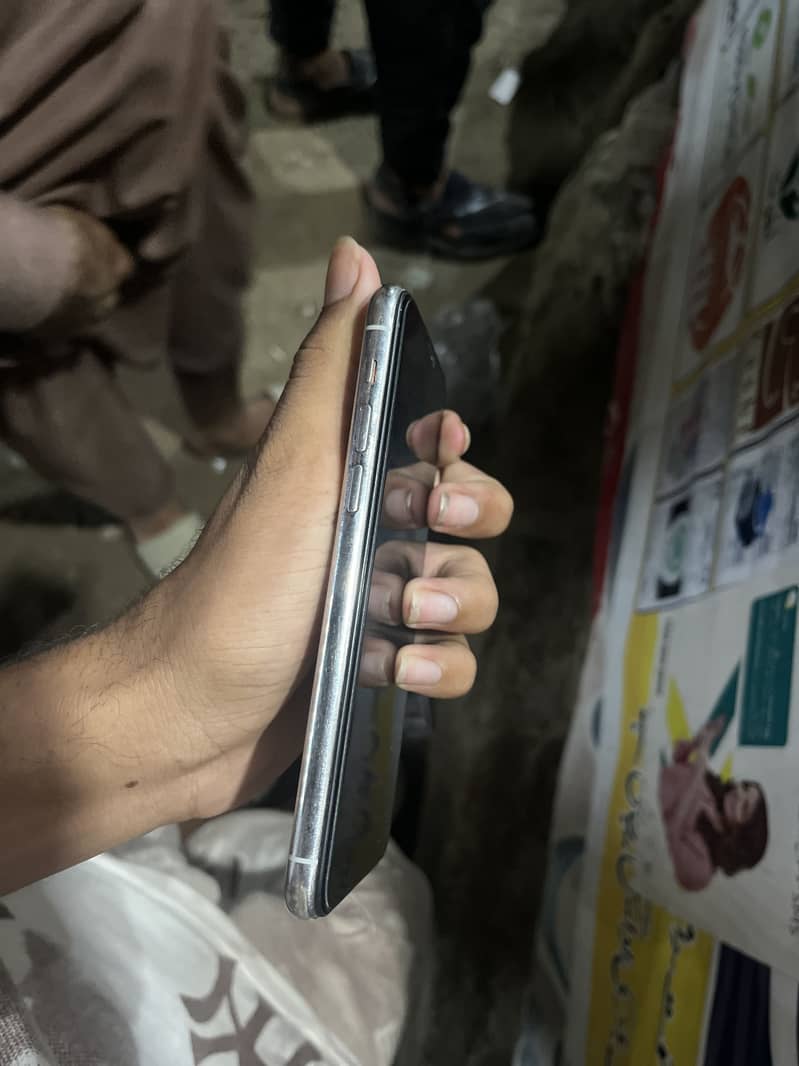 Apple iPhone 11 Pro 2