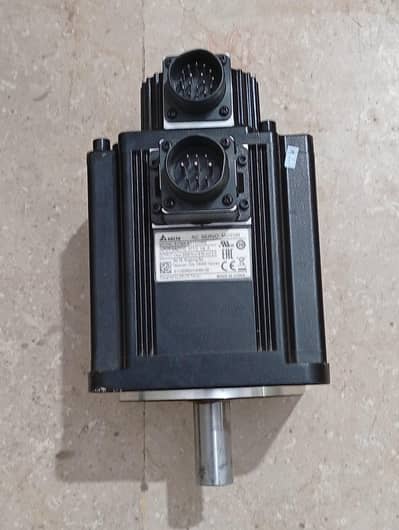 Servo motor and drive